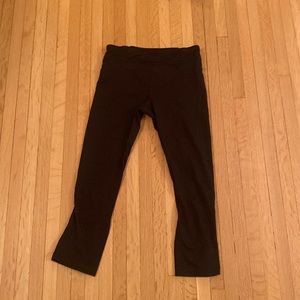 Black Lululemon capris pants with zippers